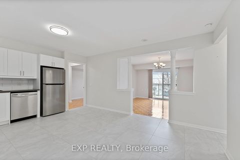 Photo 1 at 210 - 2506 Rutherford Road, Maple, Vaughan