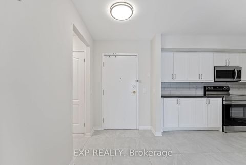 Photo 2 at 210 - 2506 Rutherford Road, Maple, Vaughan