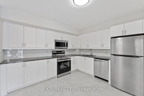 Photo 4 at 210 - 2506 Rutherford Road, Maple, Vaughan