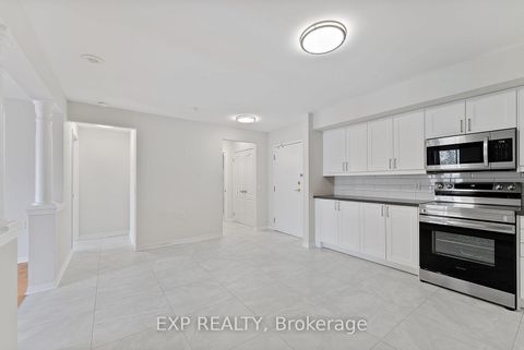 Photo 6 at 210 - 2506 Rutherford Road, Maple, Vaughan
