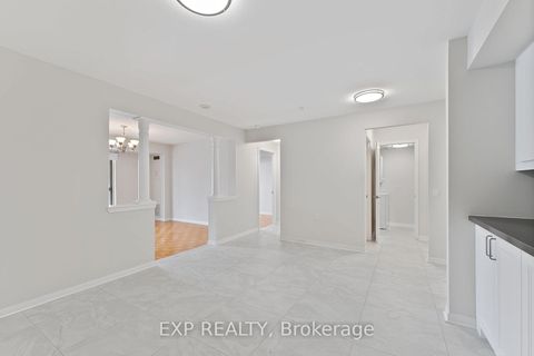 Photo 7 at 210 - 2506 Rutherford Road, Maple, Vaughan