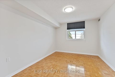 Photo 13 at 210 - 2506 Rutherford Road, Maple, Vaughan