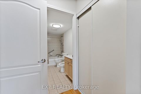 Photo 17 at 210 - 2506 Rutherford Road, Maple, Vaughan