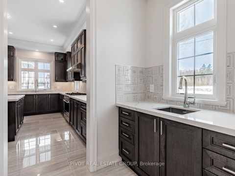 Photo 8 at 19 Montorio Drive, Rural Richmond Hill, Richmond Hill