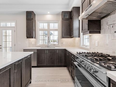 Photo 9 at 19 Montorio Drive, Rural Richmond Hill, Richmond Hill