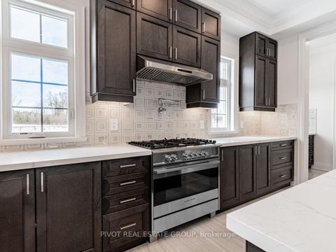 Photo 10 at 19 Montorio Drive, Rural Richmond Hill, Richmond Hill