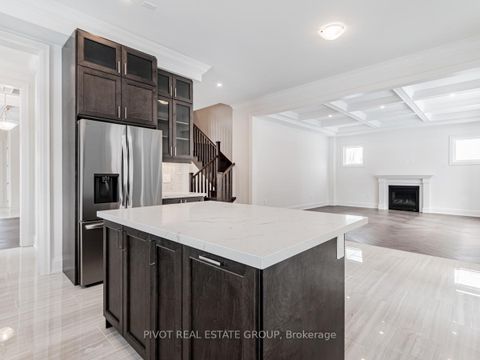 Photo 11 at 19 Montorio Drive, Rural Richmond Hill, Richmond Hill