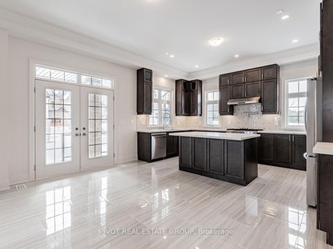 Photo 13 at 19 Montorio Drive, Rural Richmond Hill, Richmond Hill