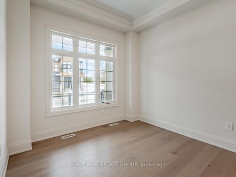 Photo 7 at 43 Montorio Drive, Rural Richmond Hill, Richmond Hill