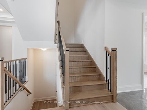 Photo 8 at 43 Montorio Drive, Rural Richmond Hill, Richmond Hill