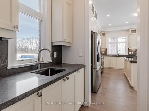 Photo 13 at 43 Montorio Drive, Rural Richmond Hill, Richmond Hill