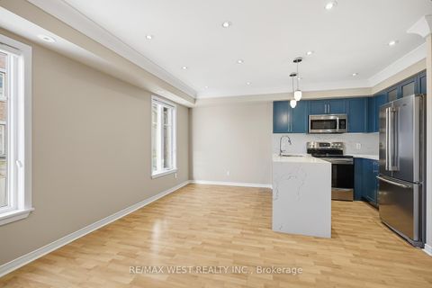 Photo 5 at 904 - 50 Western Battery Road, Niagara, Toronto