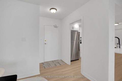 Photo 4 at 901 - 3131 Bridletowne Circle, L'Amoreaux, Toronto