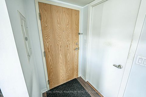 Photo 6 at 617 - 38 Joe Shuster Way, South Parkdale, Toronto