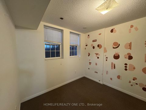 Photo 16 at 15 - 29 Island Road, West Hill, Toronto