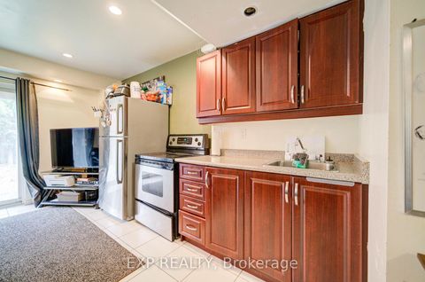 Photo 21 at 163 Sassafras Circle, Patterson, Vaughan