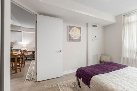 Photo 14 at 206 - 816 Lansdowne Avenue, Junction, Toronto