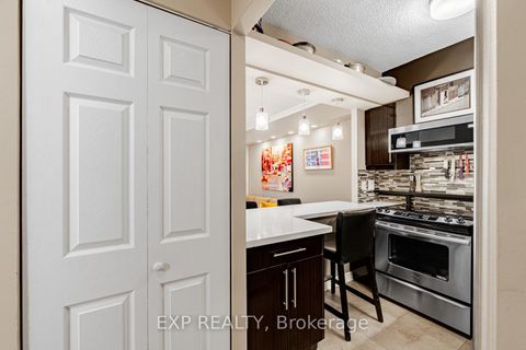 Photo 9 at 2017 - 33 Harbour Square, Waterfront Communities C1, Toronto