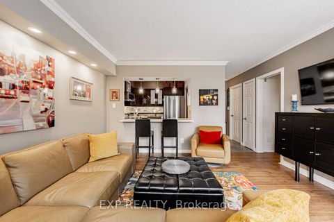 Photo 10 at 2017 - 33 Harbour Square, Waterfront Communities C1, Toronto