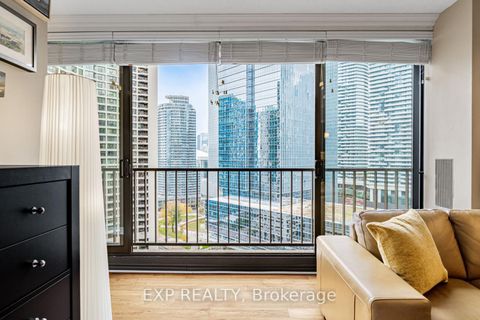 Photo 11 at 2017 - 33 Harbour Square, Waterfront Communities C1, Toronto