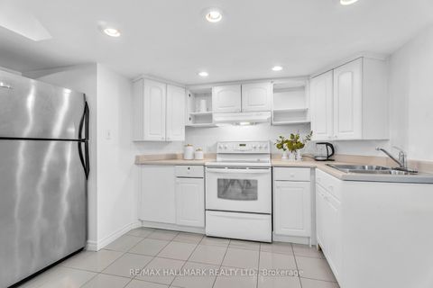 Photo 34 at 22 Larratt Lane, Westbrook, Richmond Hill