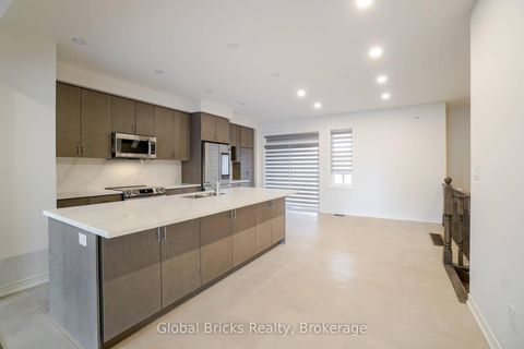 Photo 8 at 49 Burnhamthorpe Road E, GO Glenorchy, Oakville