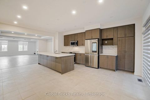 Photo 9 at 49 Burnhamthorpe Road E, GO Glenorchy, Oakville