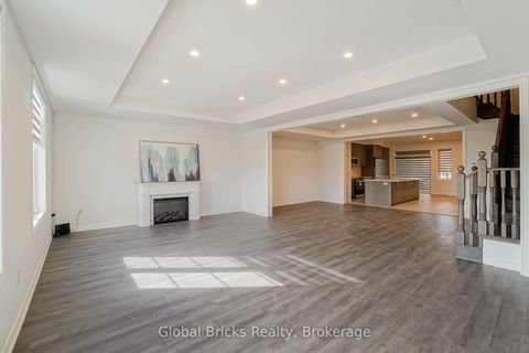 Photo 14 at 49 Burnhamthorpe Road E, GO Glenorchy, Oakville