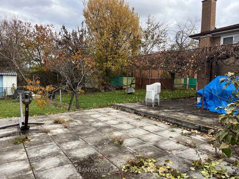 Photo 5 at 35 Cobb Avenue, Jane Heights, Toronto