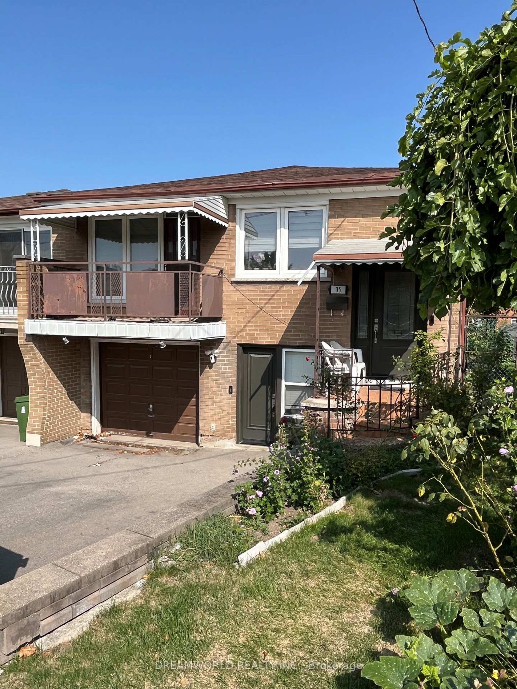 35 Cobb Avenue, Jane Heights, Toronto 