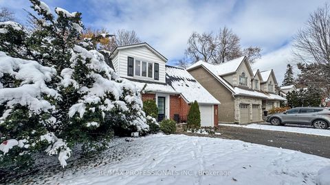 Photo 2 at 44 Robin Hood Road, Humber Valley, Toronto