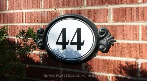 Photo 3 at 44 Robin Hood Road, Humber Valley, Toronto