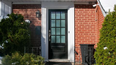 Photo 4 at 44 Robin Hood Road, Humber Valley, Toronto