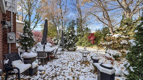 Photo 32 at 44 Robin Hood Road, Humber Valley, Toronto