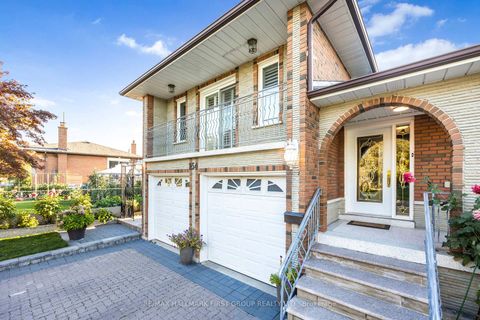 Photo 5 at 154 Fairglen Avenue, L'Amoreaux, Toronto