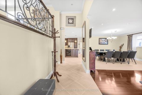 Photo 7 at 154 Fairglen Avenue, L'Amoreaux, Toronto