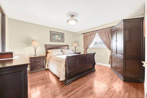 Photo 8 at 154 Fairglen Avenue, L'Amoreaux, Toronto
