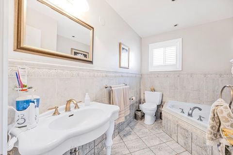 Photo 9 at 154 Fairglen Avenue, L'Amoreaux, Toronto