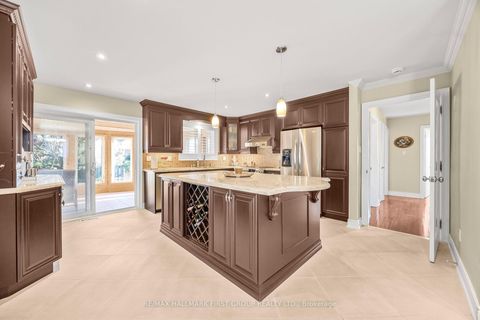 Photo 14 at 154 Fairglen Avenue, L'Amoreaux, Toronto