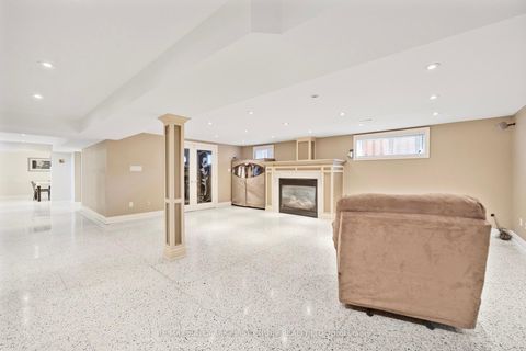 Photo 23 at 154 Fairglen Avenue, L'Amoreaux, Toronto