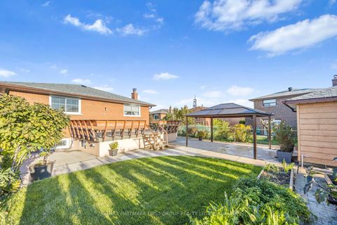 Photo 30 at 154 Fairglen Avenue, L'Amoreaux, Toronto