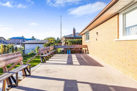 Photo 31 at 154 Fairglen Avenue, L'Amoreaux, Toronto