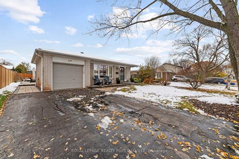 Photo 1 at 437 Withnell Crescent, WO West, Oakville