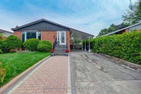 Photo 1 at 43 Howell Square, Malvern, Toronto