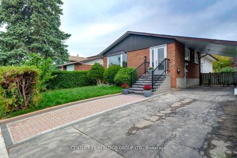 Photo 2 at 43 Howell Square, Malvern, Toronto