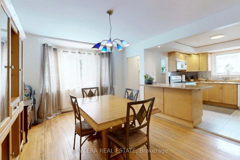 Photo 11 at 80 Renfield Street, Amesbury, Toronto