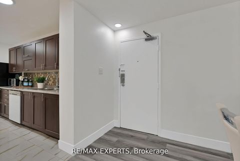 Photo 8 at 1013 - 390 Dixon Road, The Westway, Toronto