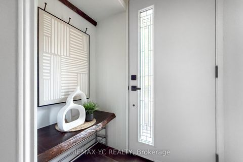 Photo 4 at 242 Milan Street, Moss Park, Toronto