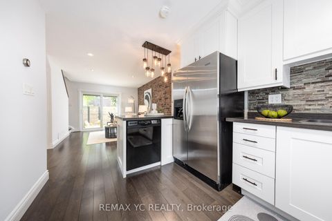 Photo 10 at 242 Milan Street, Moss Park, Toronto