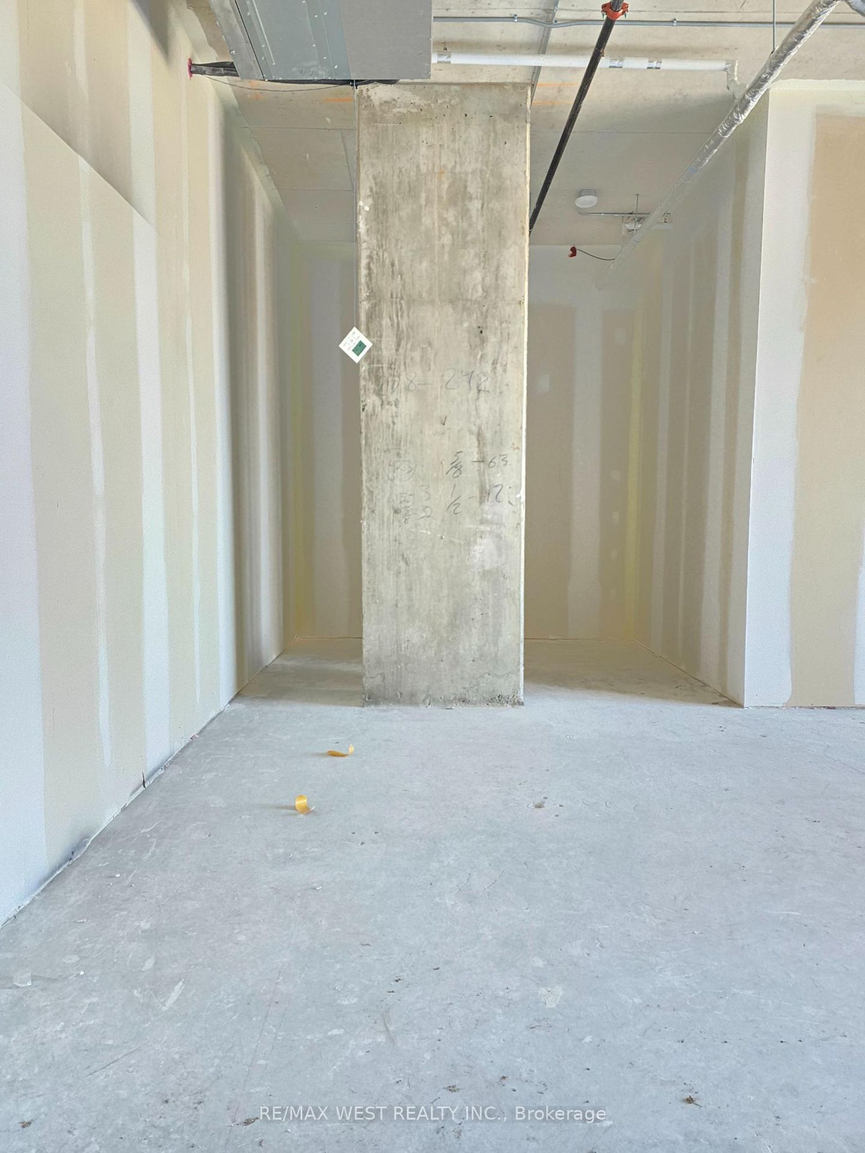 423 - 600 Dixon Road, Richview, Toronto photo number 2